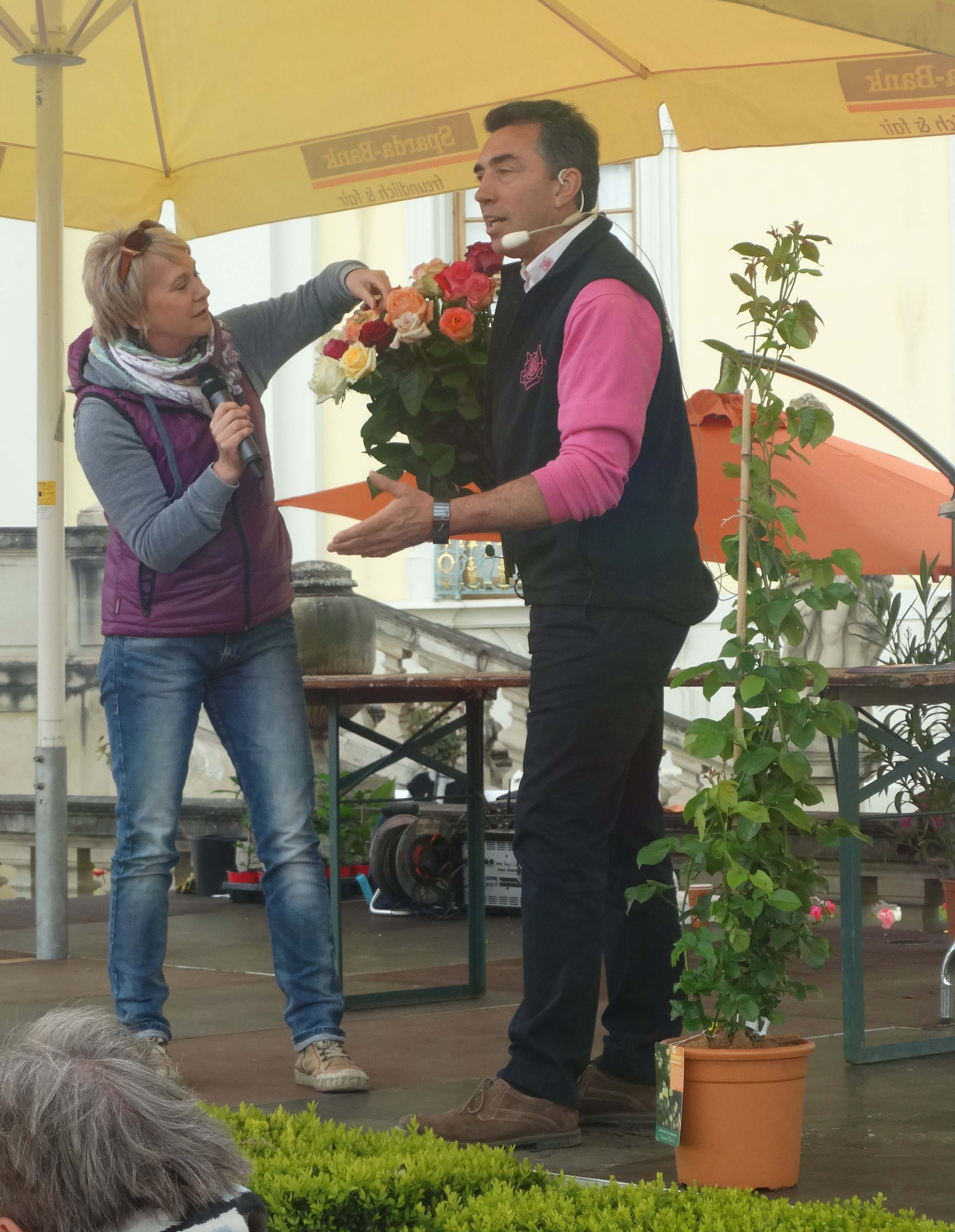 Bühnenmoderation Andrea Müller zum Thema ''Rosen'' auf den Barocken Gartentagen im Blühenden Barock in Ludwigsburg, Mai 2016