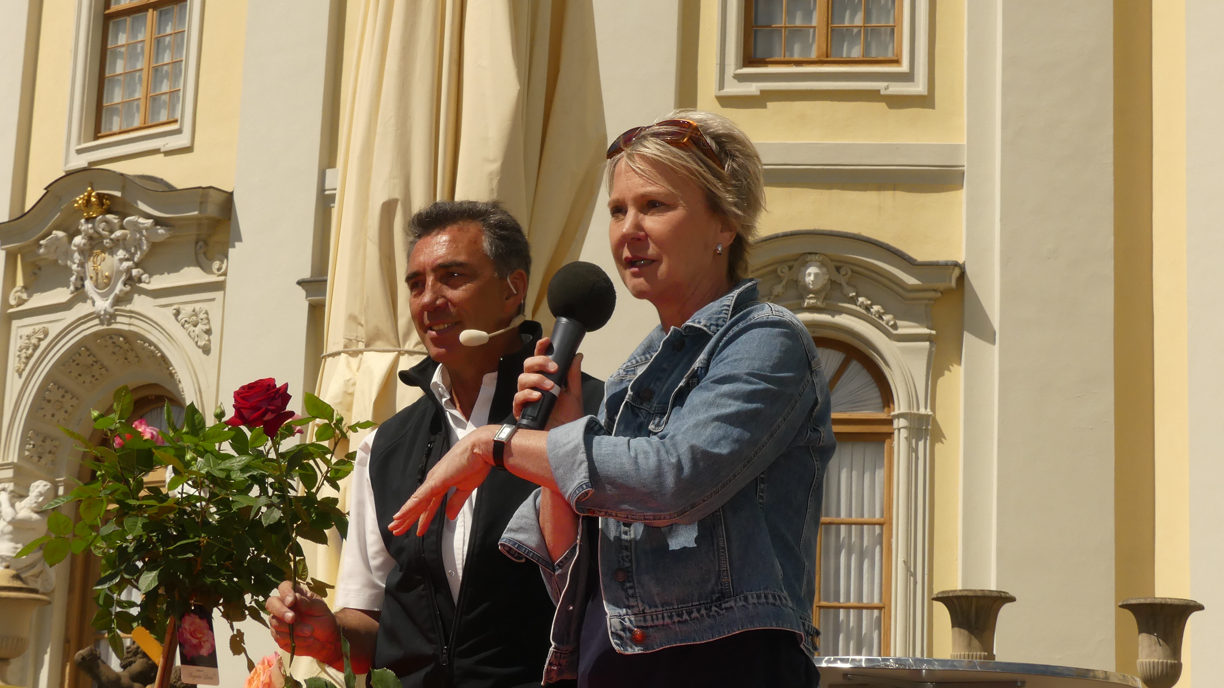 Bühnenmoderation bei den „Barocken Gartentagen“ mit Rosenspezialist Peter Schwarzkopf /Fellbacher Rosen, im Blühenden Barock Ludwigsburg, April/Mai 2018